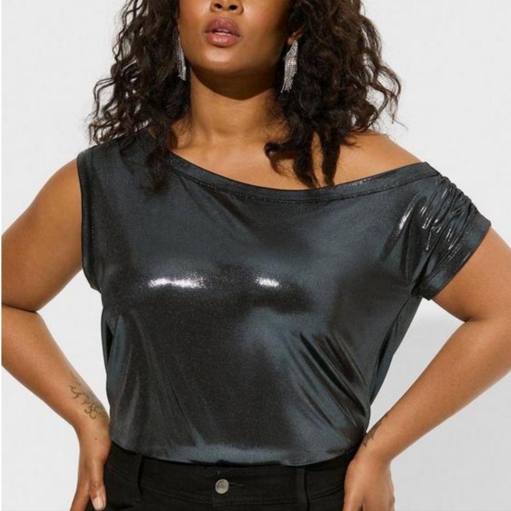 Liquid Shine Assemetrical Off The ShoulderTop Women's Size 2 (18/20)